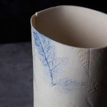'Pointy leaf' tall tealight-vase